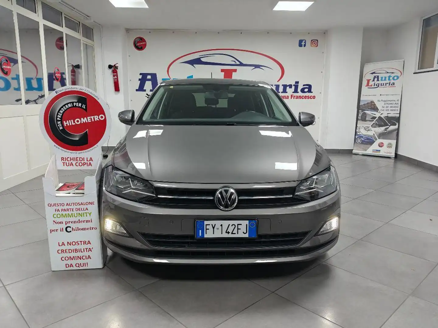 Volkswagen Polo 1.0 TSI 5p. Highline BlueMotion Technology Gris - 2