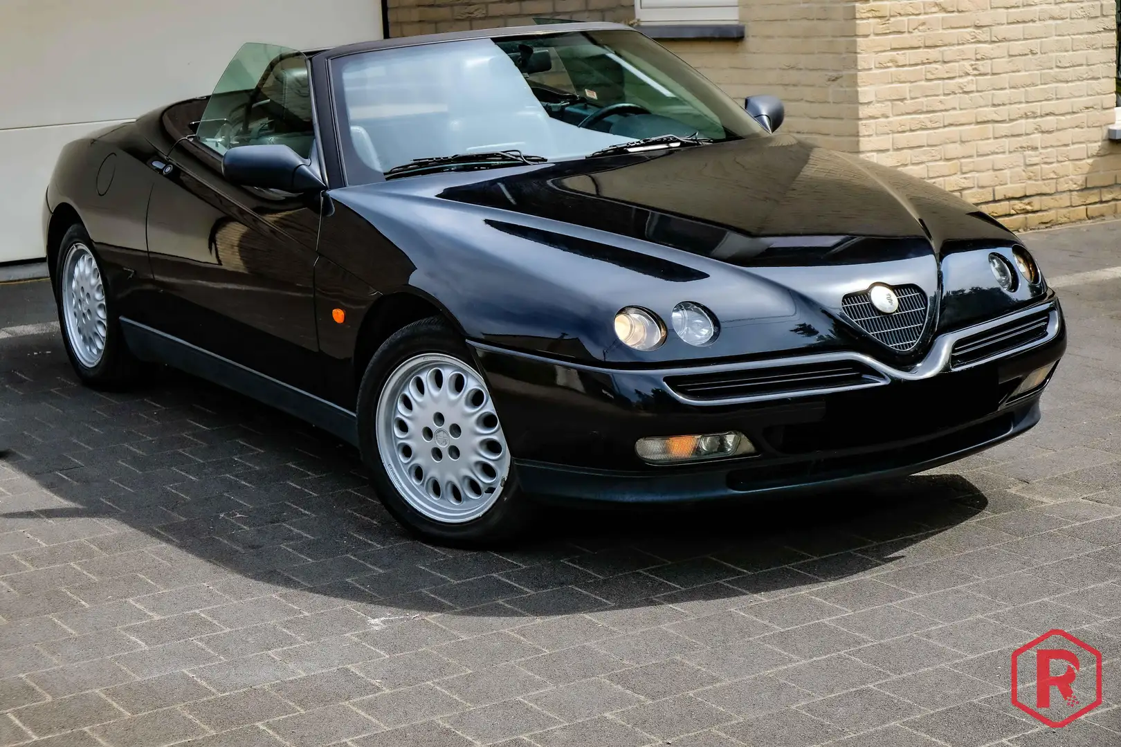 Alfa Romeo Spider 2.0 16V Twin Spark 150pk 1997 Windscherm Zwart - 1