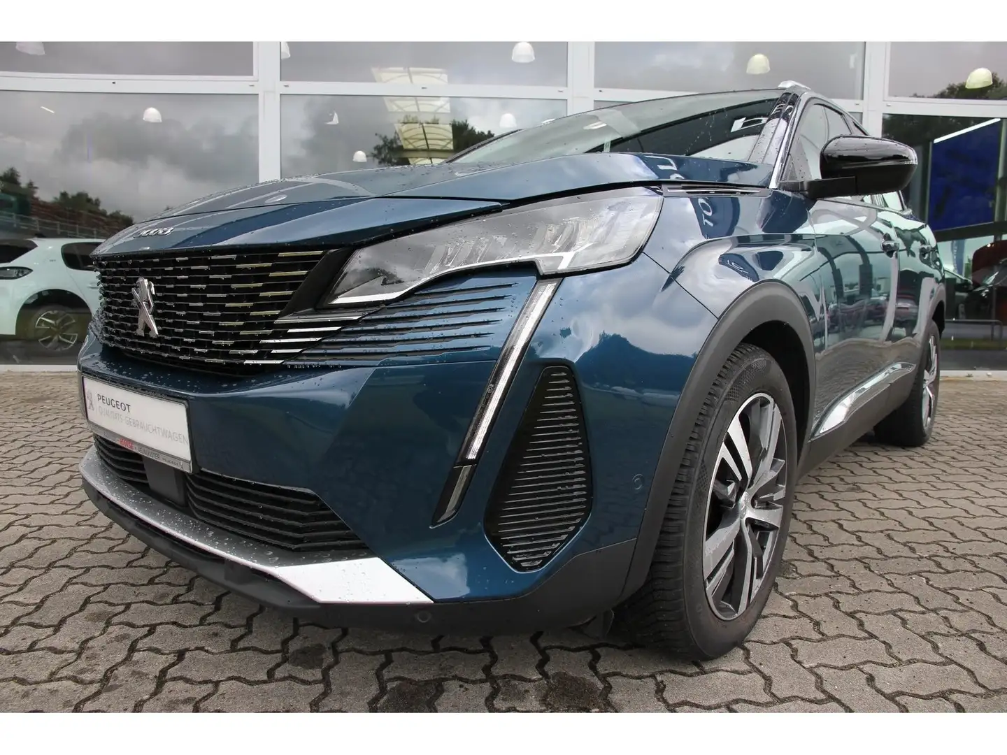 Peugeot 3008 Allure Pack PT 130 EAT8 RFK Navi Blau - 2