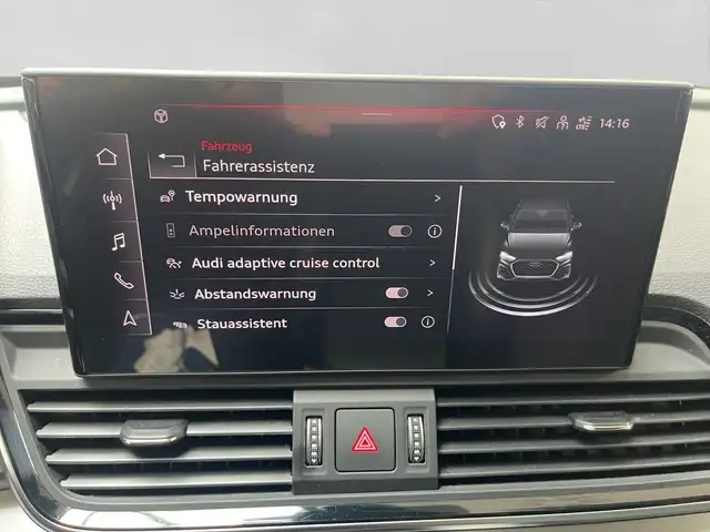 Audi Q5 view 12