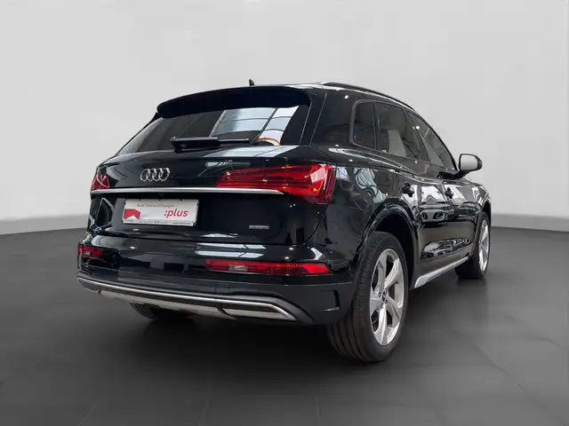 Audi Q5 view 3