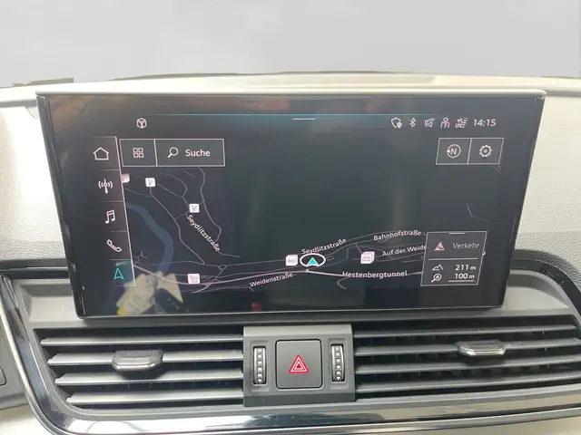 Audi Q5 view 11