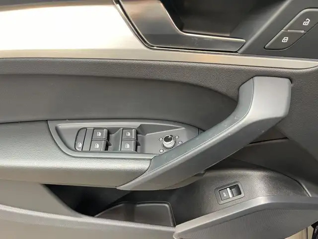 Audi Q5 view 8