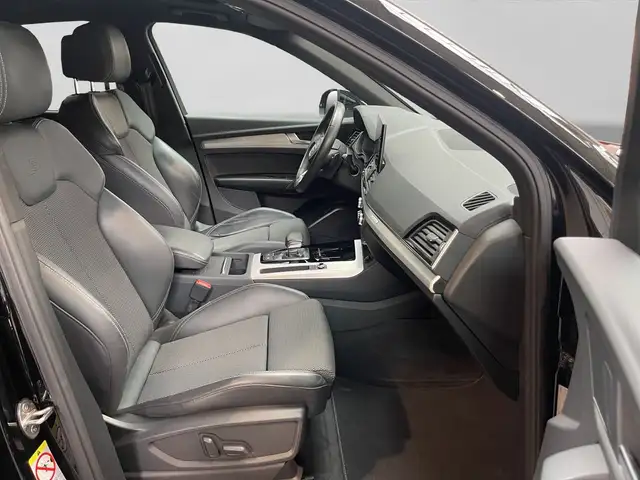 Audi Q5 view 4