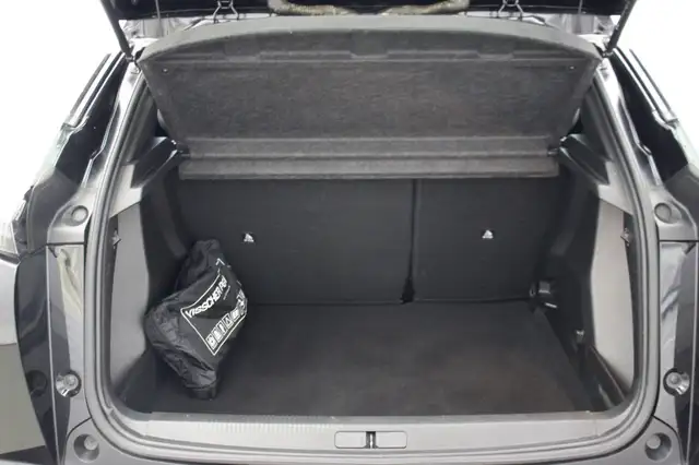 Peugeot 2008 view 6