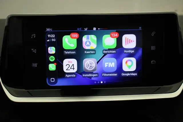 Peugeot 2008 view 4
