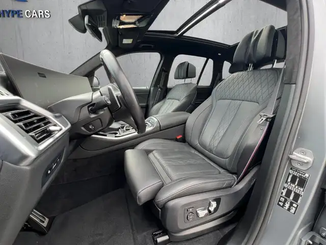 BMW X5 M view 12