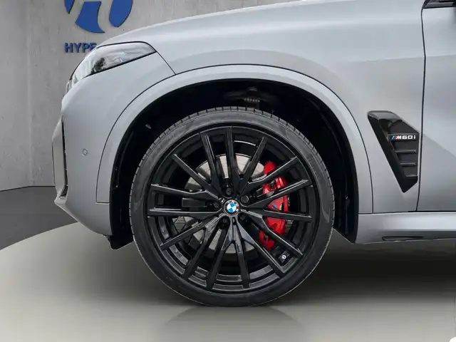 BMW X5 M view 10