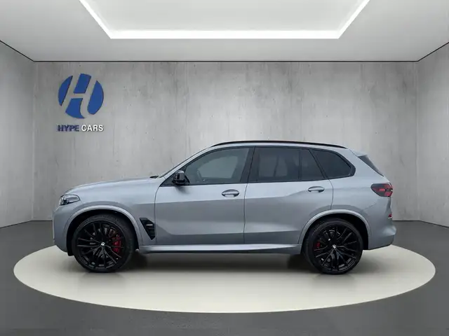 BMW X5 M view 6