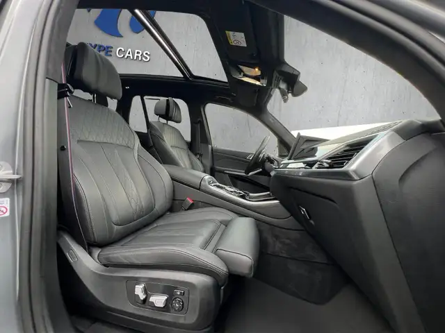 BMW X5 M view 15