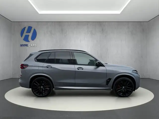 BMW X5 M view 7
