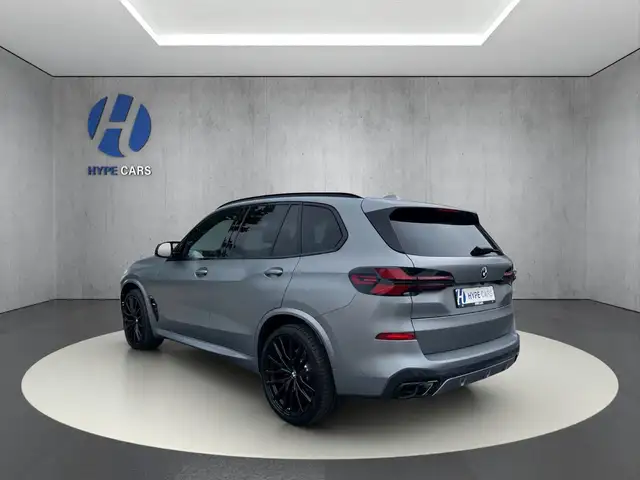 BMW X5 M view 5