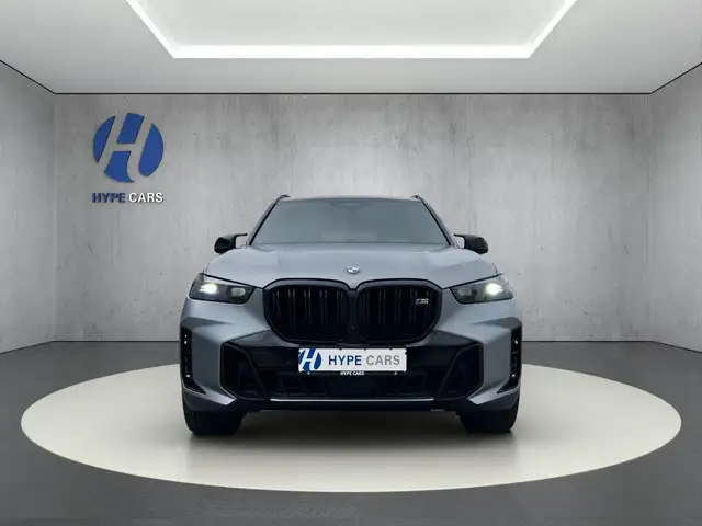 BMW X5 M view 2