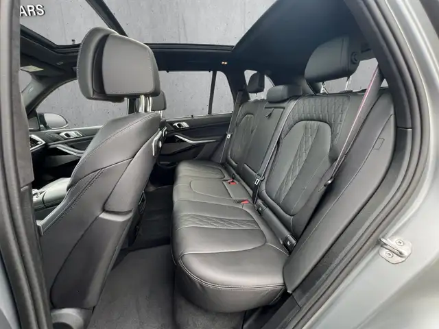 BMW X5 M view 14