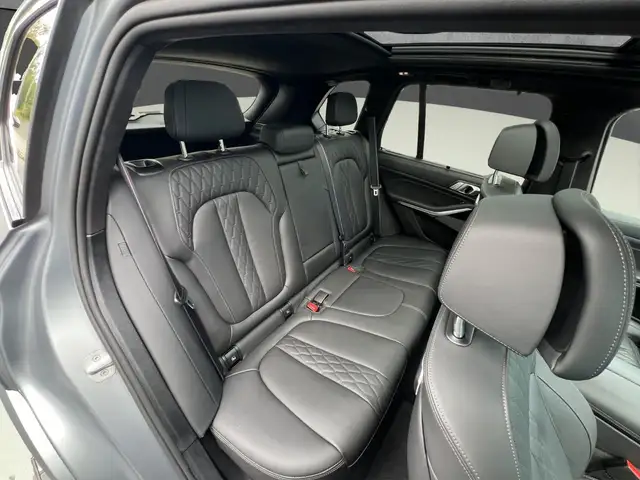 BMW X5 M view 13