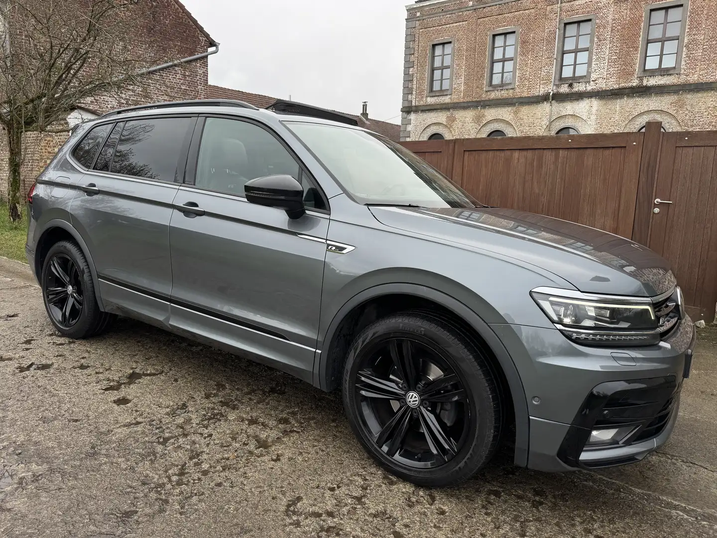 Volkswagen Tiguan Allspace 2.0 TDi SCR DSG **R-LINE**FULL** Gris - 1