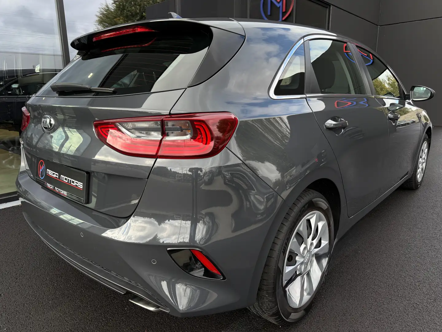 Kia Ceed / cee'd 1.4i 100CV NEW MODELE" GRiS NARDO" CARPLAY CAMERA" Grijs - 2