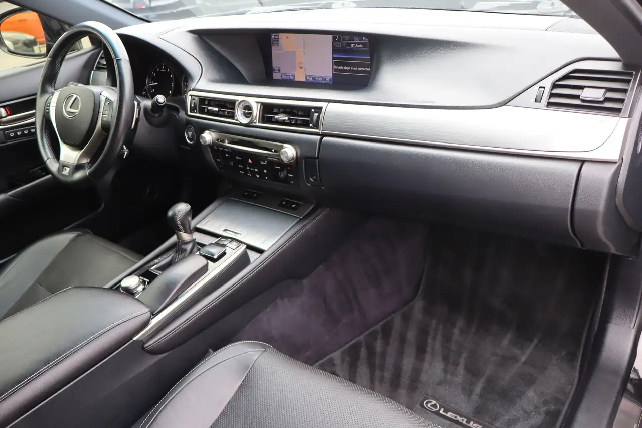 Lexus GS photo Lexus GS