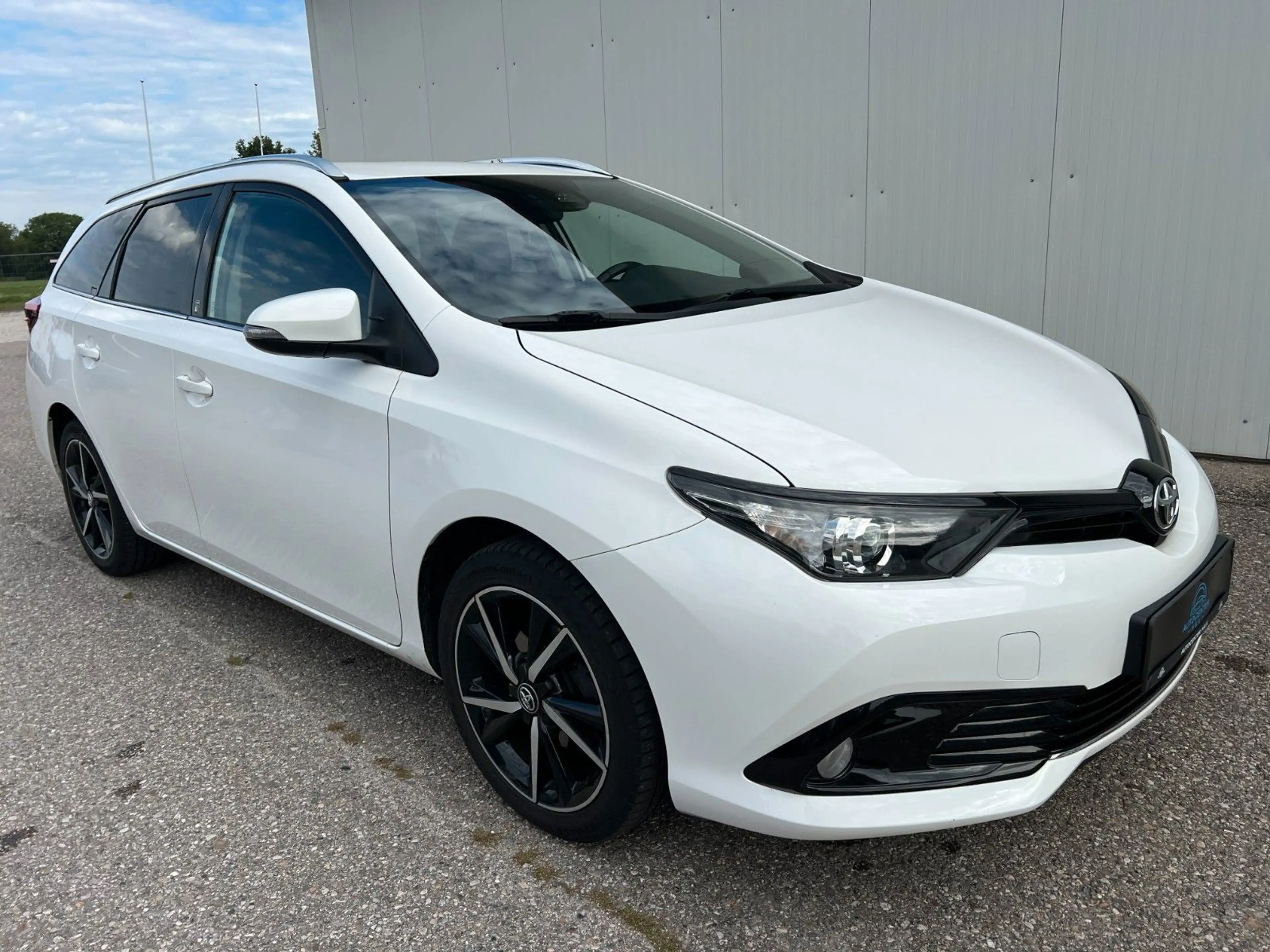 Toyota Auris Touring Sports Team D *KAM*SHZ*KLIMA*LED* — photo 2