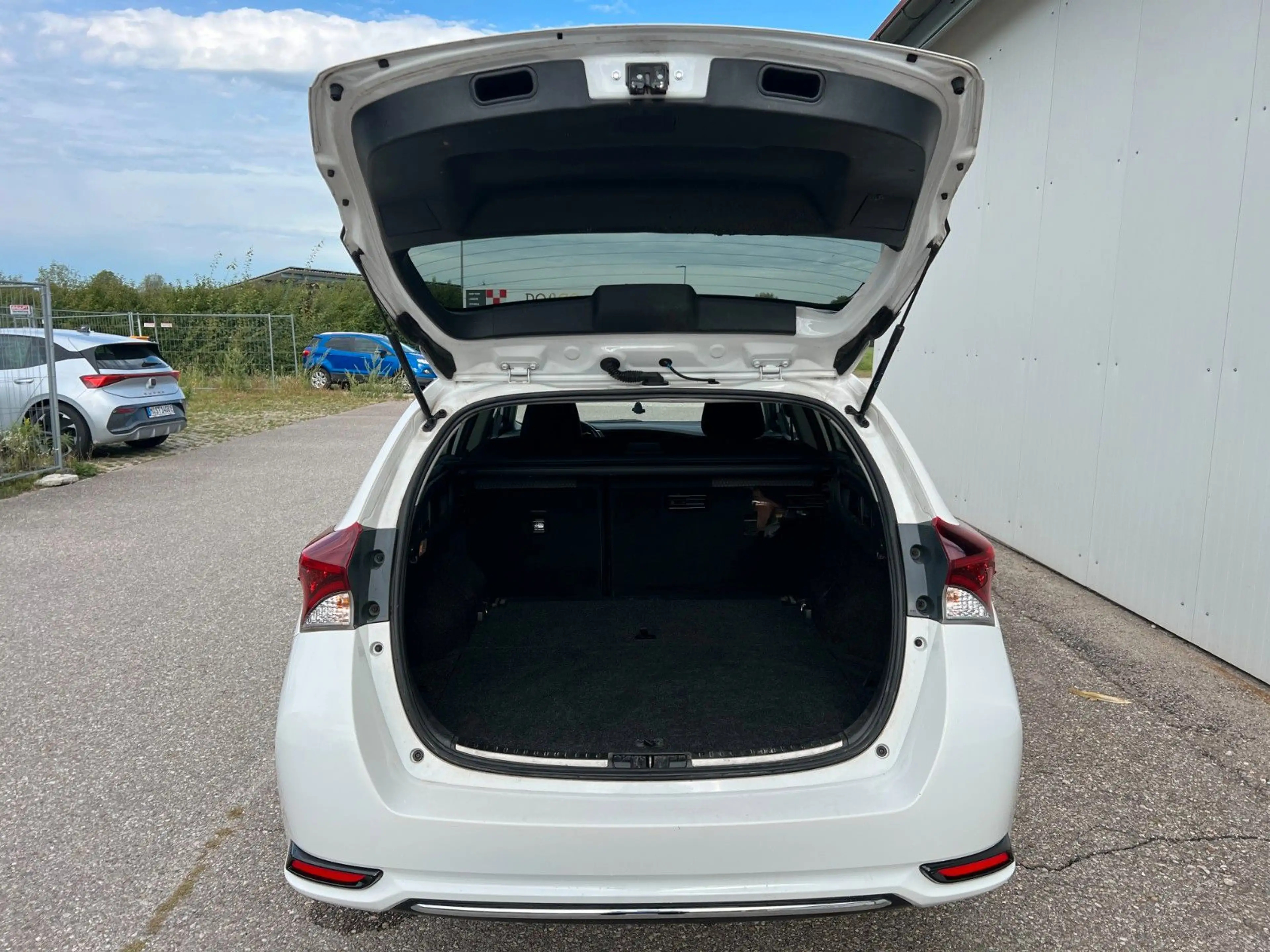 Toyota Auris Touring Sports Team D *KAM*SHZ*KLIMA*LED* — photo 6