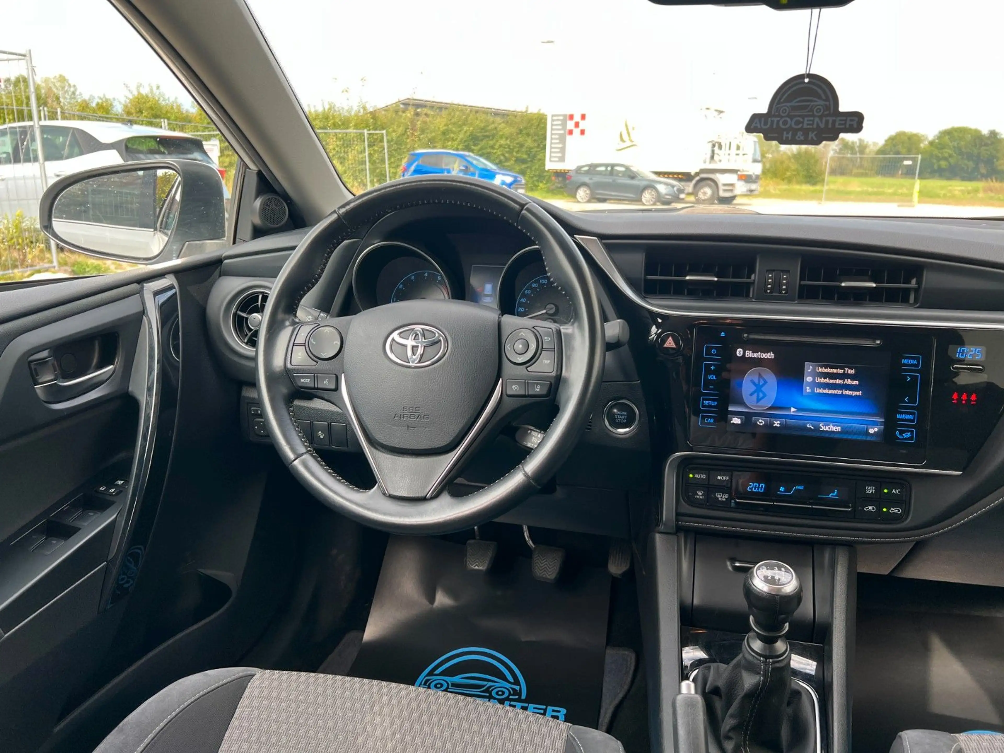 Toyota Auris Touring Sports Team D *KAM*SHZ*KLIMA*LED* — photo 12