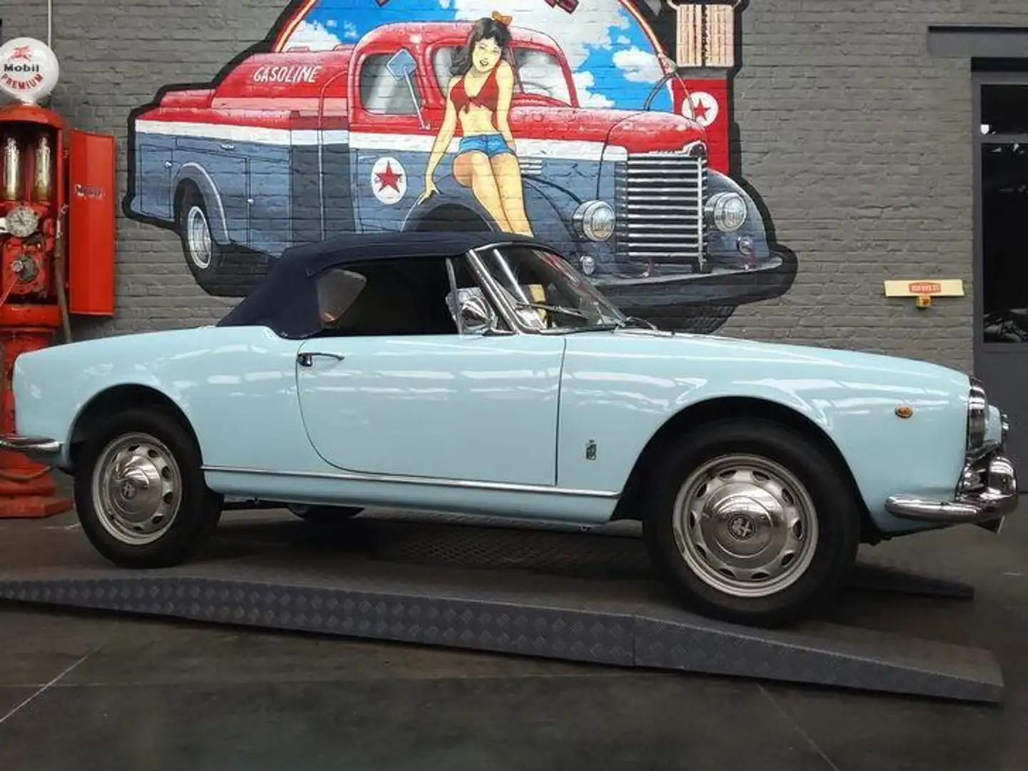 Alfa Romeo Giulietta Spider Blau - 2