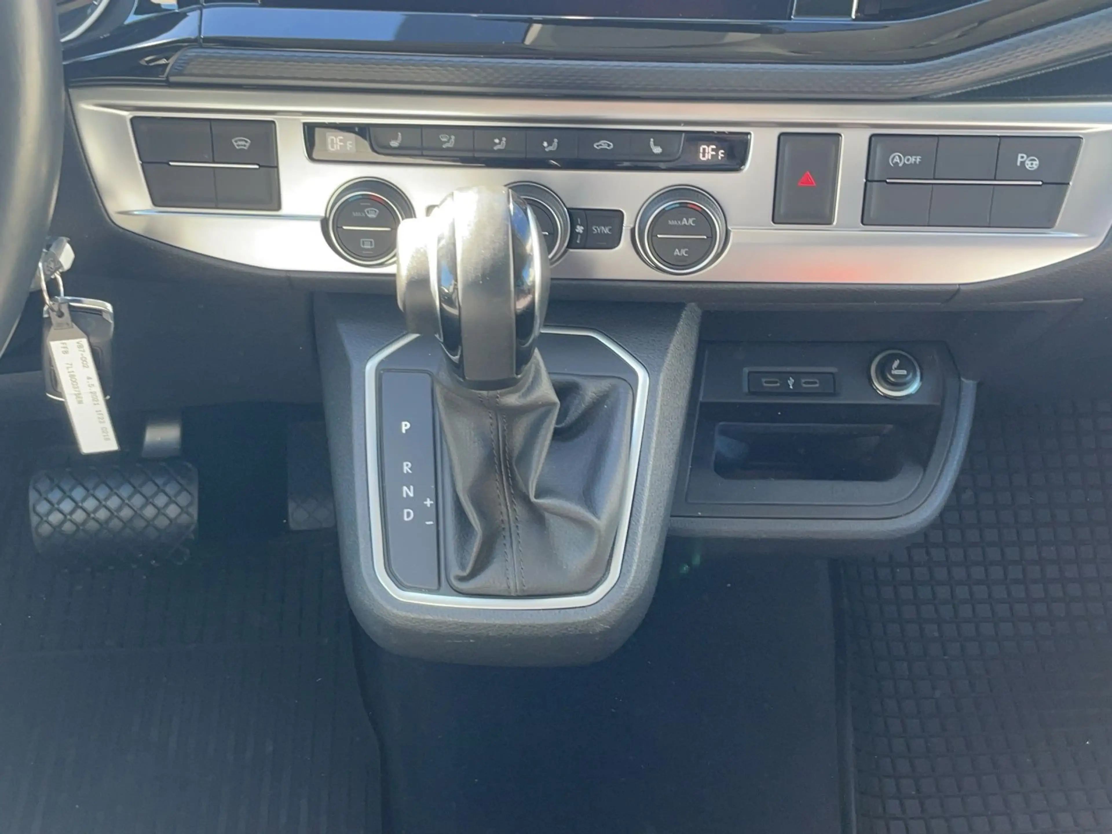 Volkswagen T6.1 Multivan 2.0 TDI DSG EDITION*7-SITZER*STHZG — photo 7