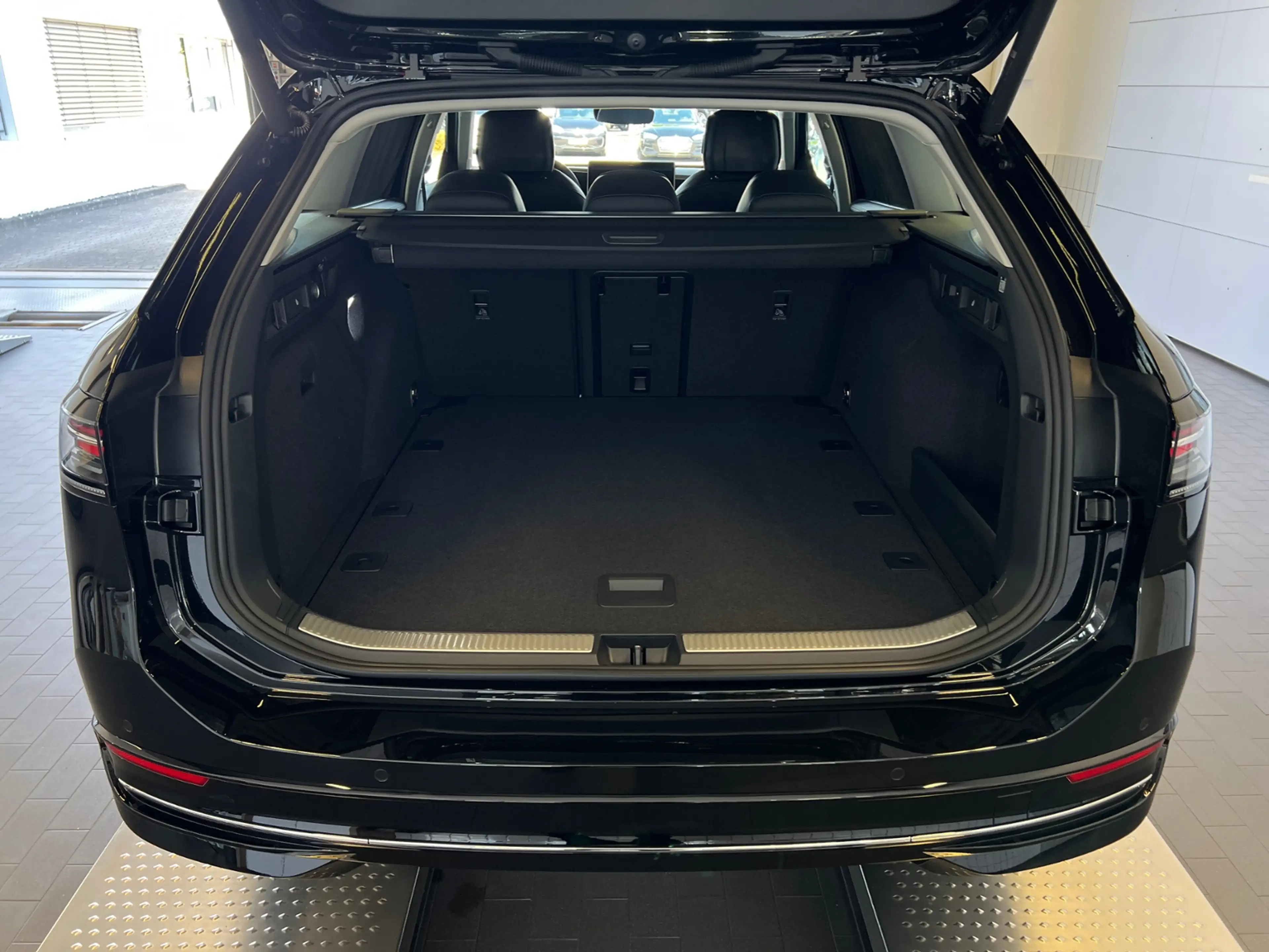 Volkswagen Passat Variant Elegance 1.5 eTSI DSG *AHK,IQ-Light,ACC,Navi* — photo 7