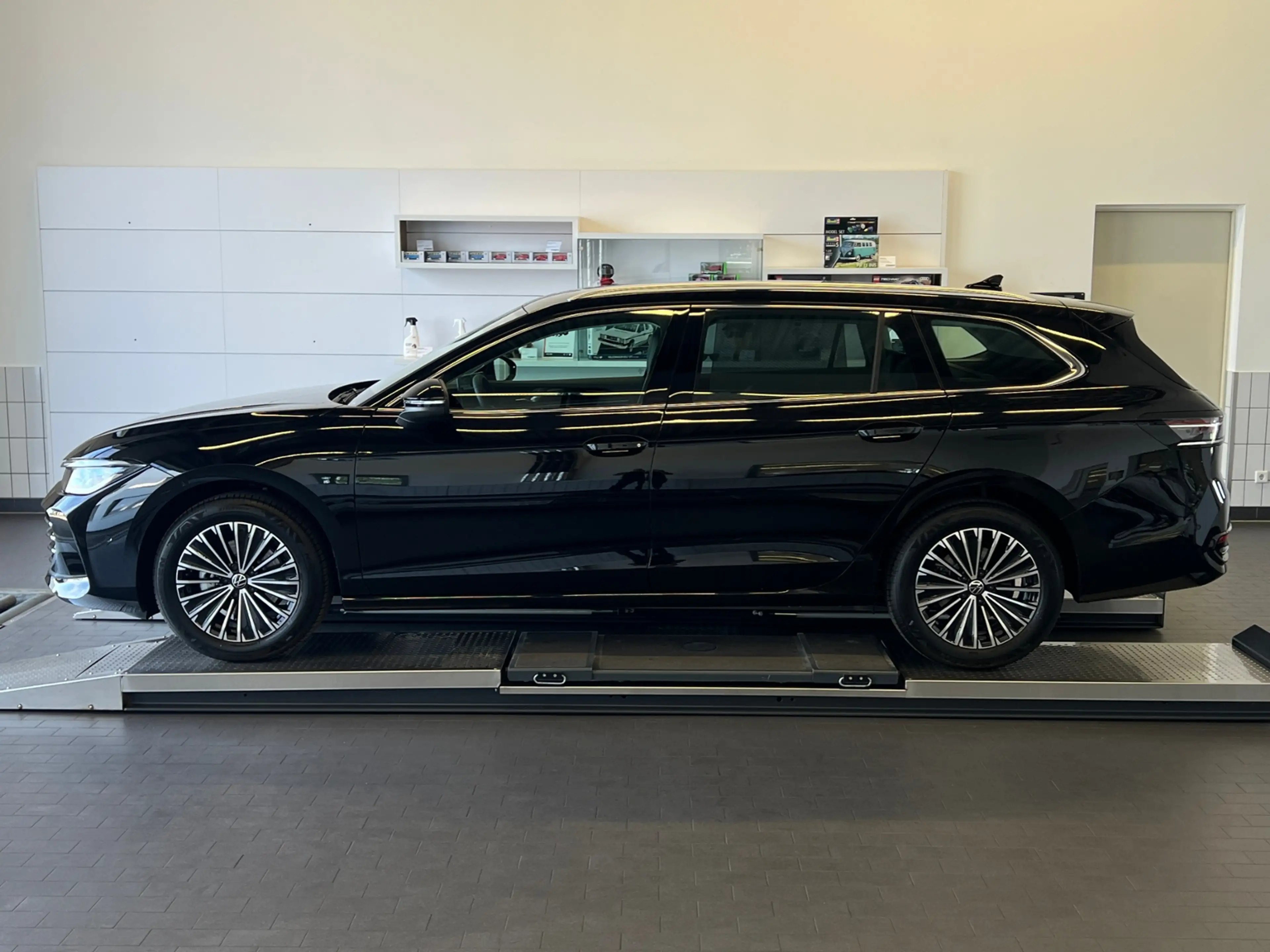 Volkswagen Passat Variant Elegance 1.5 eTSI DSG *AHK,IQ-Light,ACC,Navi* — photo 3