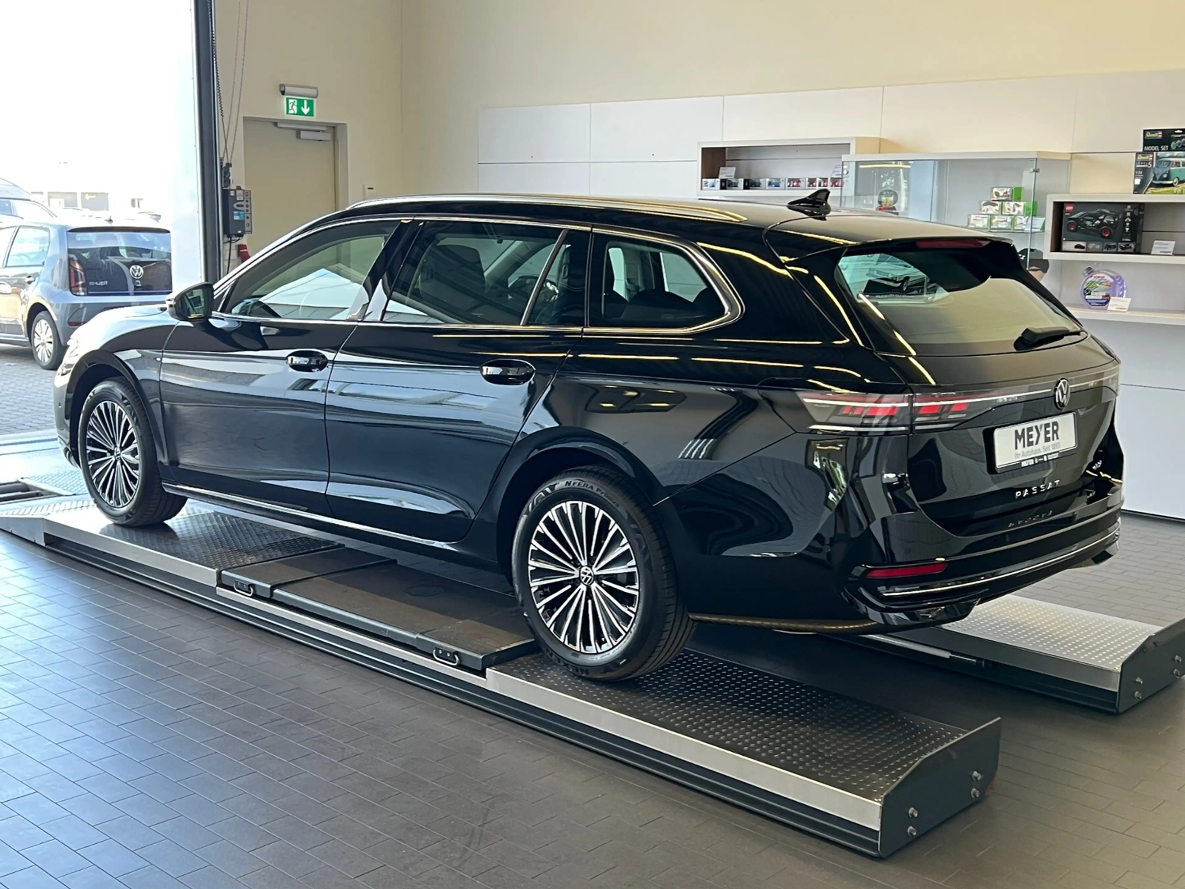 Volkswagen Passat Variant Elegance 1.5 eTSI DSG *AHK,IQ-Light,ACC,Navi* — photo 4