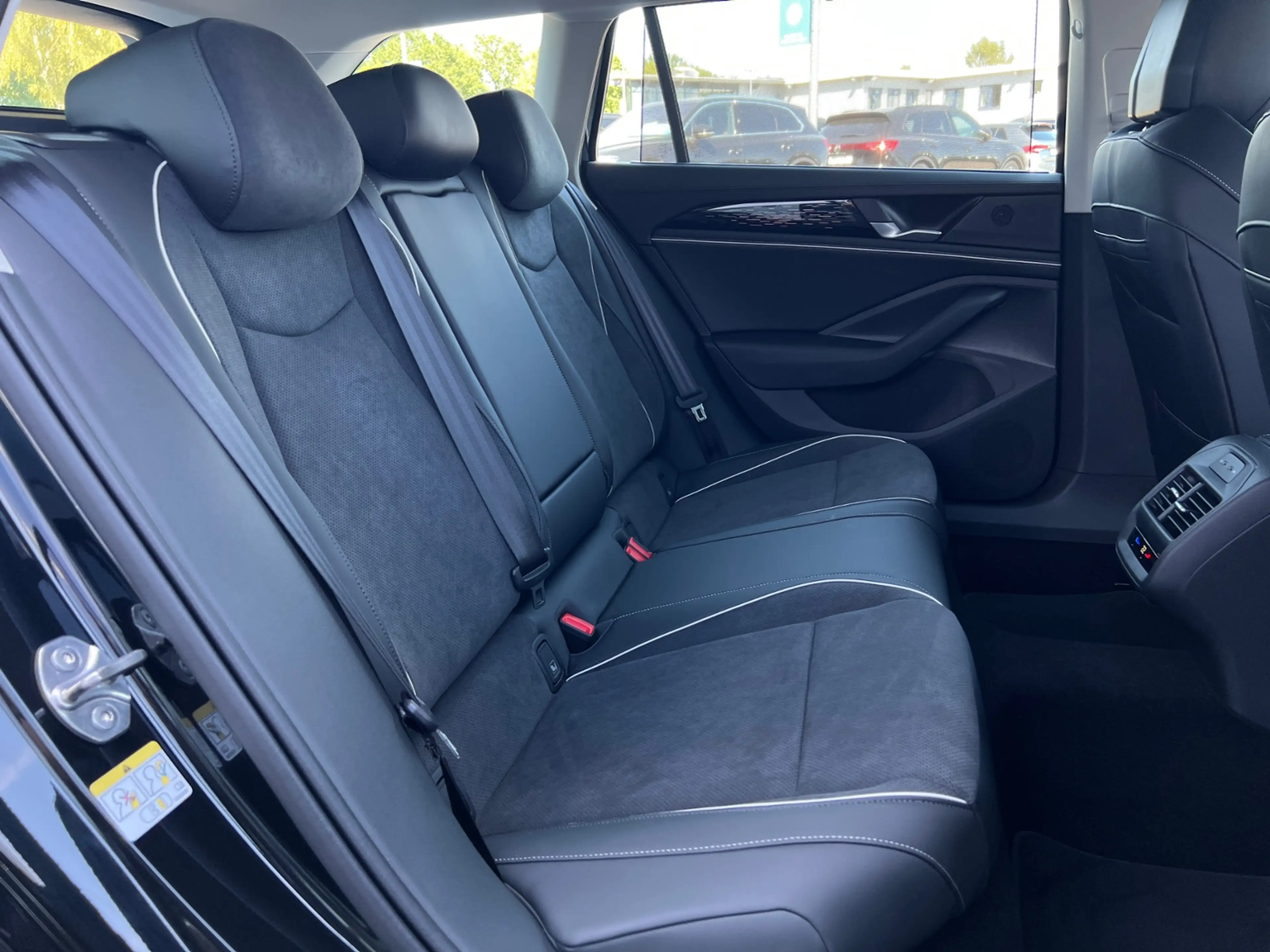 Volkswagen Passat Variant Elegance 1.5 eTSI DSG *AHK,IQ-Light,ACC,Navi* — photo 10