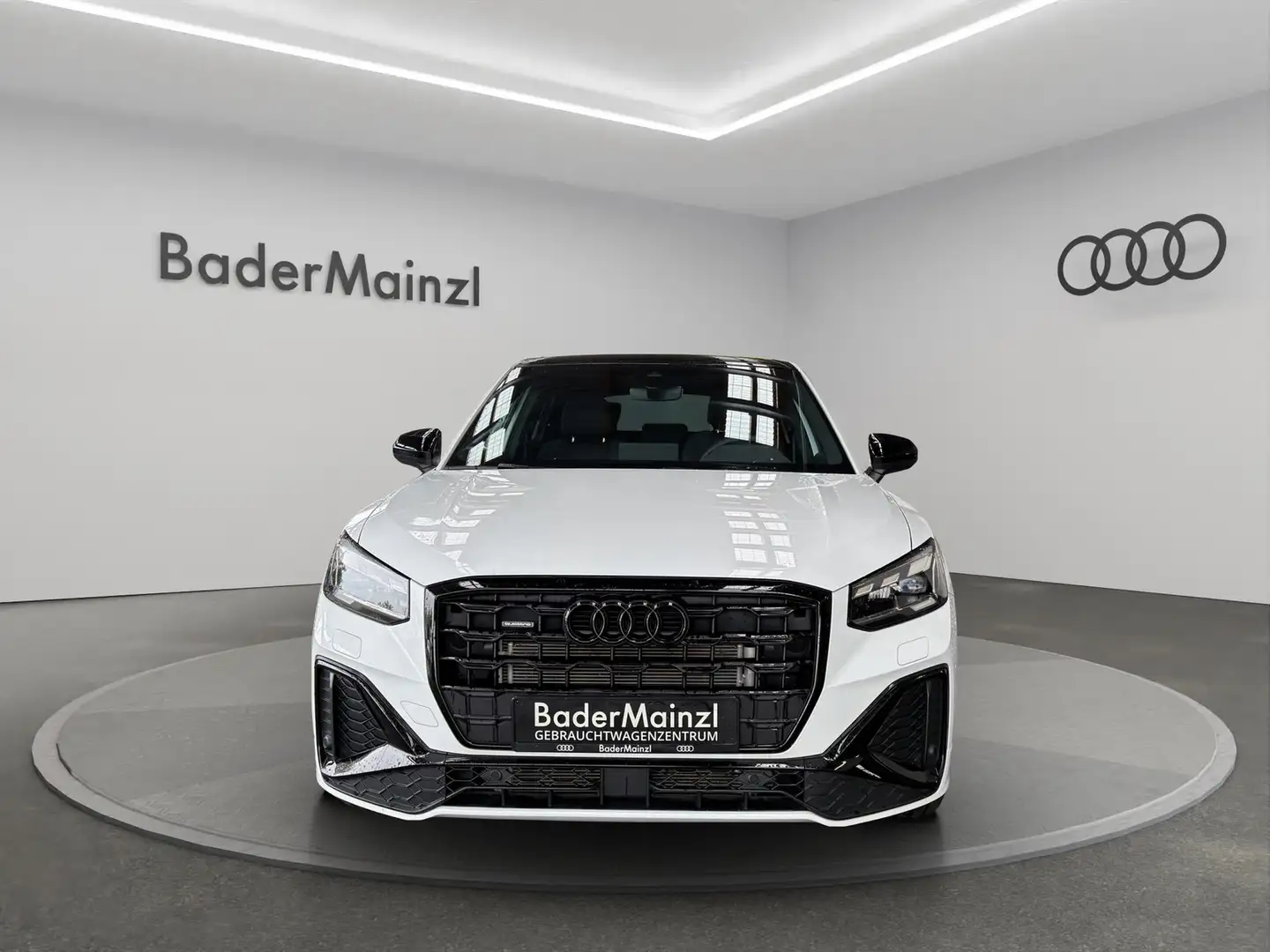 Audi Q2 2.0 TDI quattro S Line Matrix Navi Pano SHZ Grau - 2