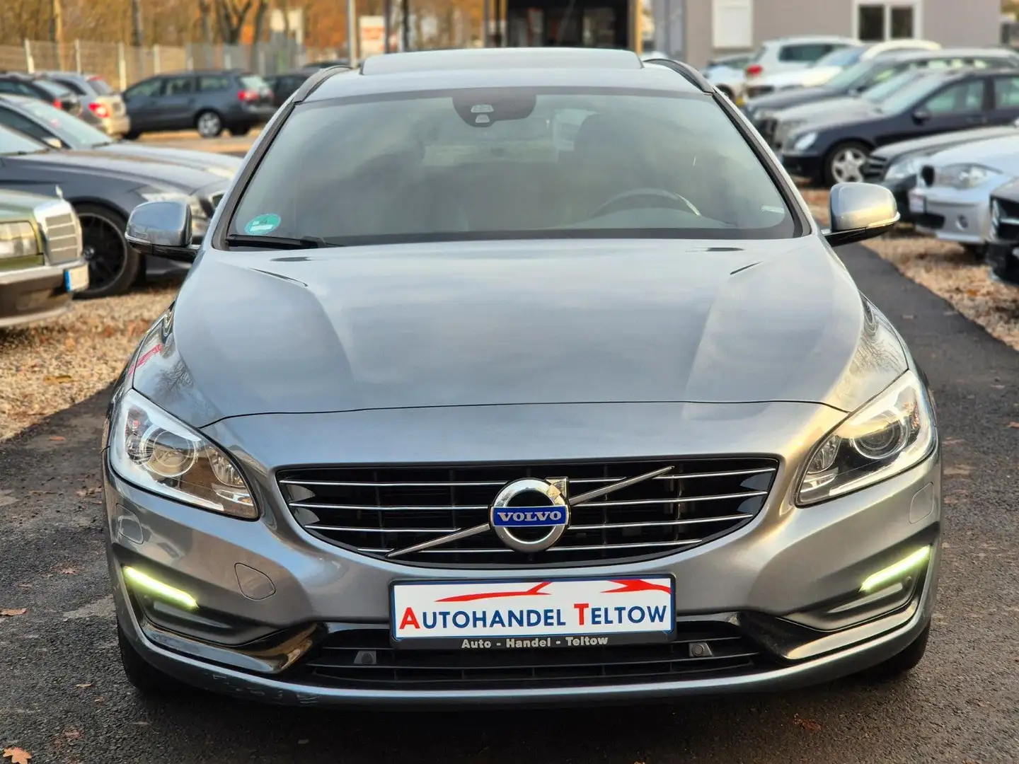 Volvo V60 Kombi  *Bi-Xenon *Kamera *Schiebedach *Navi Grau - 2