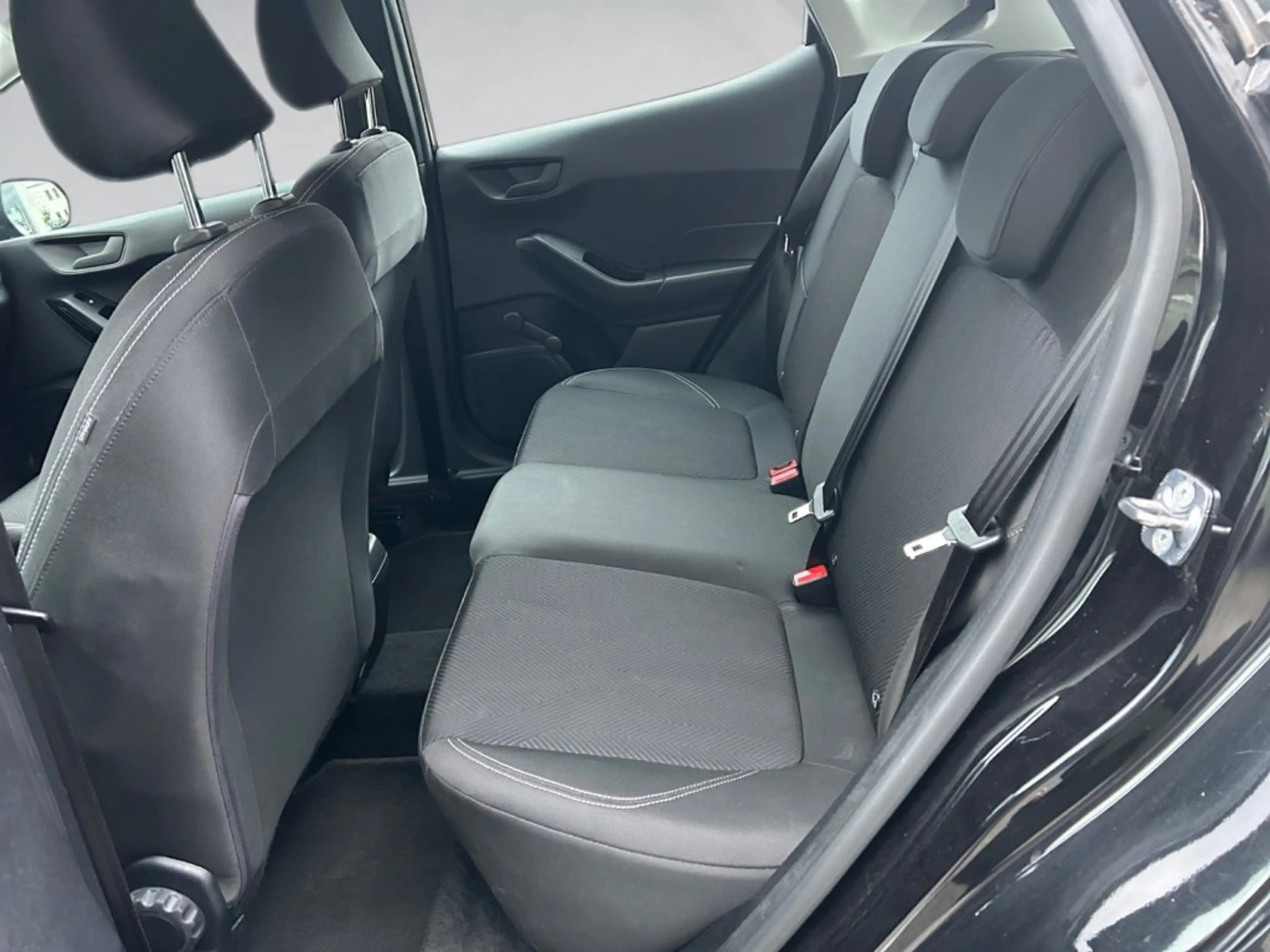 Ford Fiesta Cool & Connect 1,1 Start/Stop — photo 12