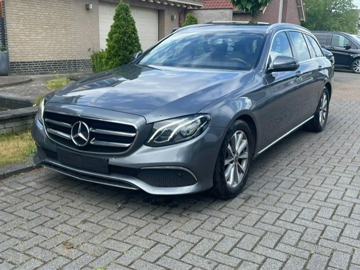 Mercedes-Benz E 220 Estate d AVANTGARDE NAVI CAMERA LED Grijs - 1