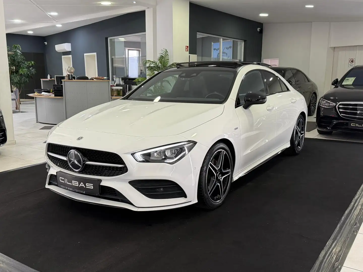 Mercedes-Benz CLA 200 7G AMG EDITION 2020*PANO*AMBIENTE*LED* Weiß - 2