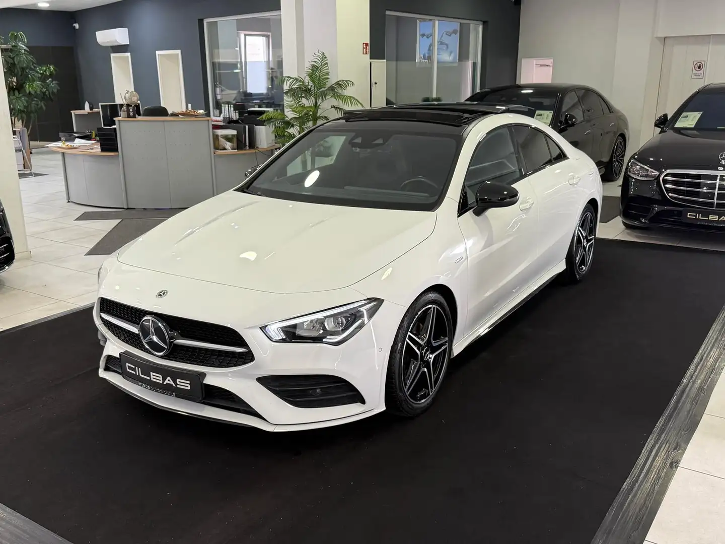 Mercedes-Benz CLA 200 7G AMG EDITION 2020*PANO*AMBIENTE*LED* Weiß - 1