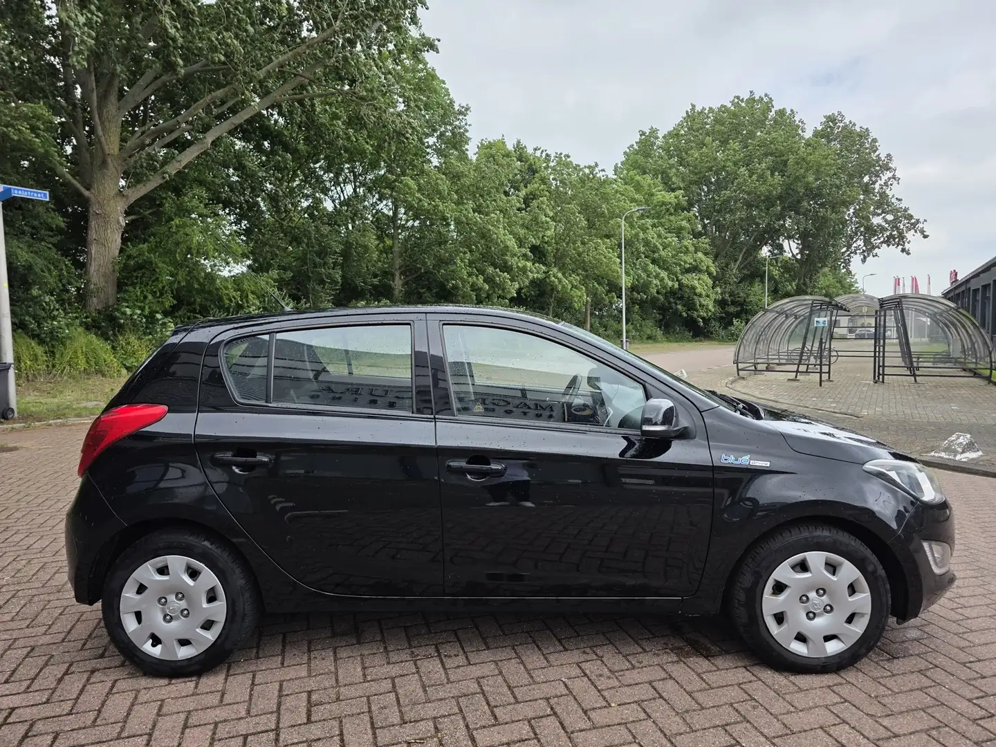 Hyundai i20 1.2i i-Motion Airco trekhaak Volledig onderhouden Zwart - 2