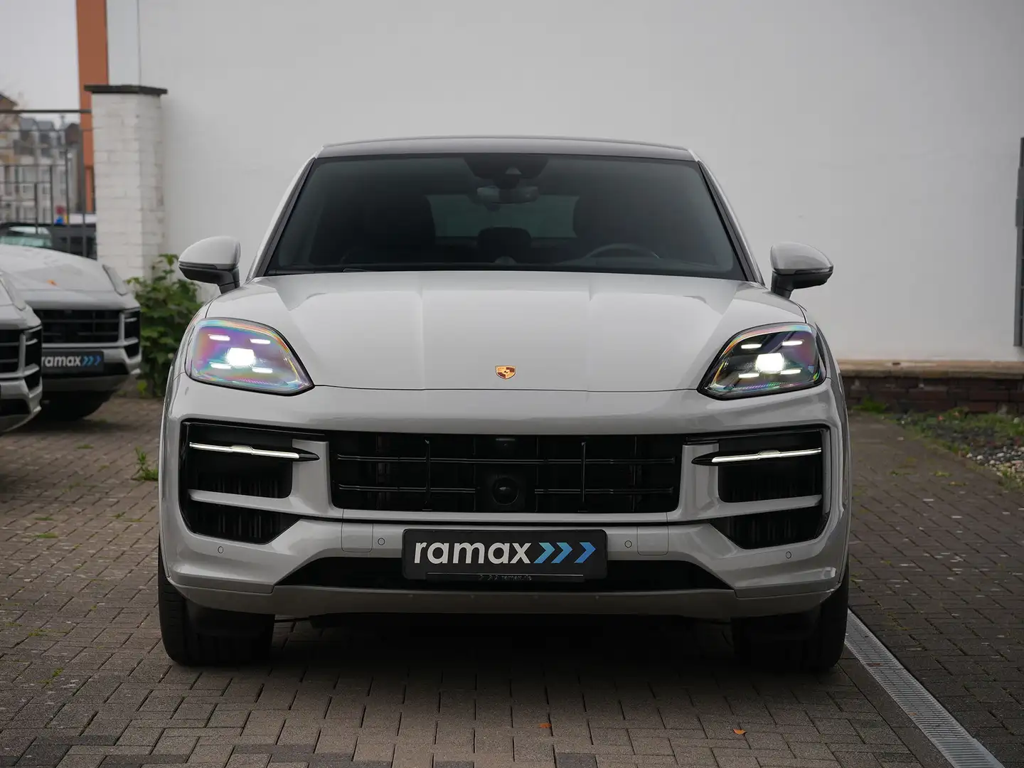Porsche Cayenne E-Hybrid Coupé SPORTDESIGN-PAKET-INNODRIVE-HUD Grau - 2