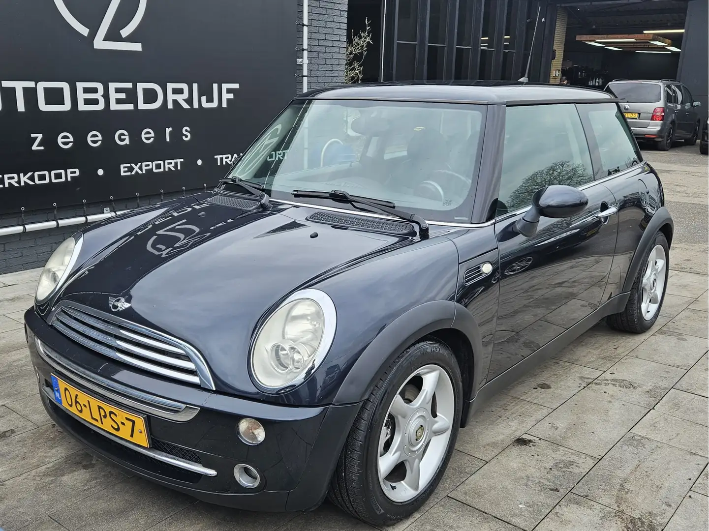 MINI Cooper Mini 1.6 Pepper *AC*Cruise Control* Schwarz - 2