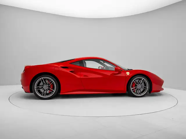 Ferrari 488 view 6