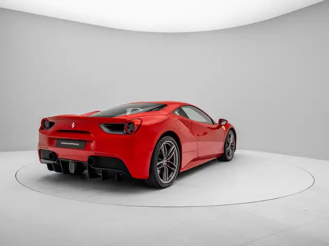 Ferrari 488 view 5