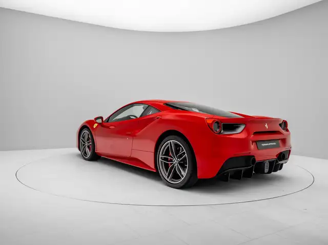 Ferrari 488 view 3