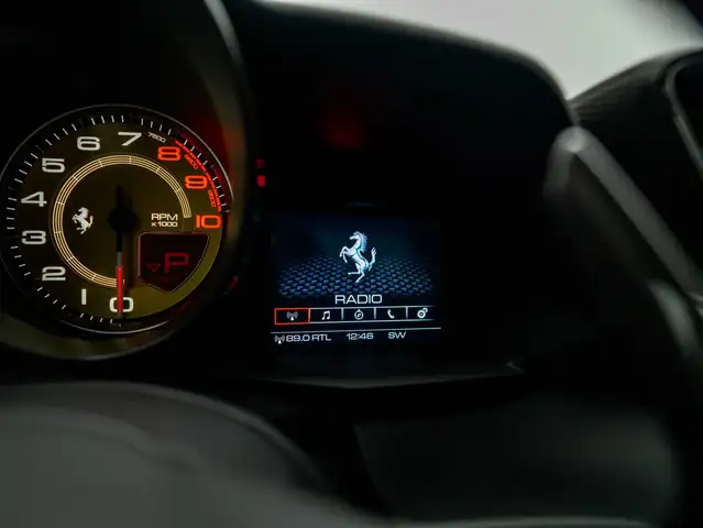 Ferrari 488 view 13