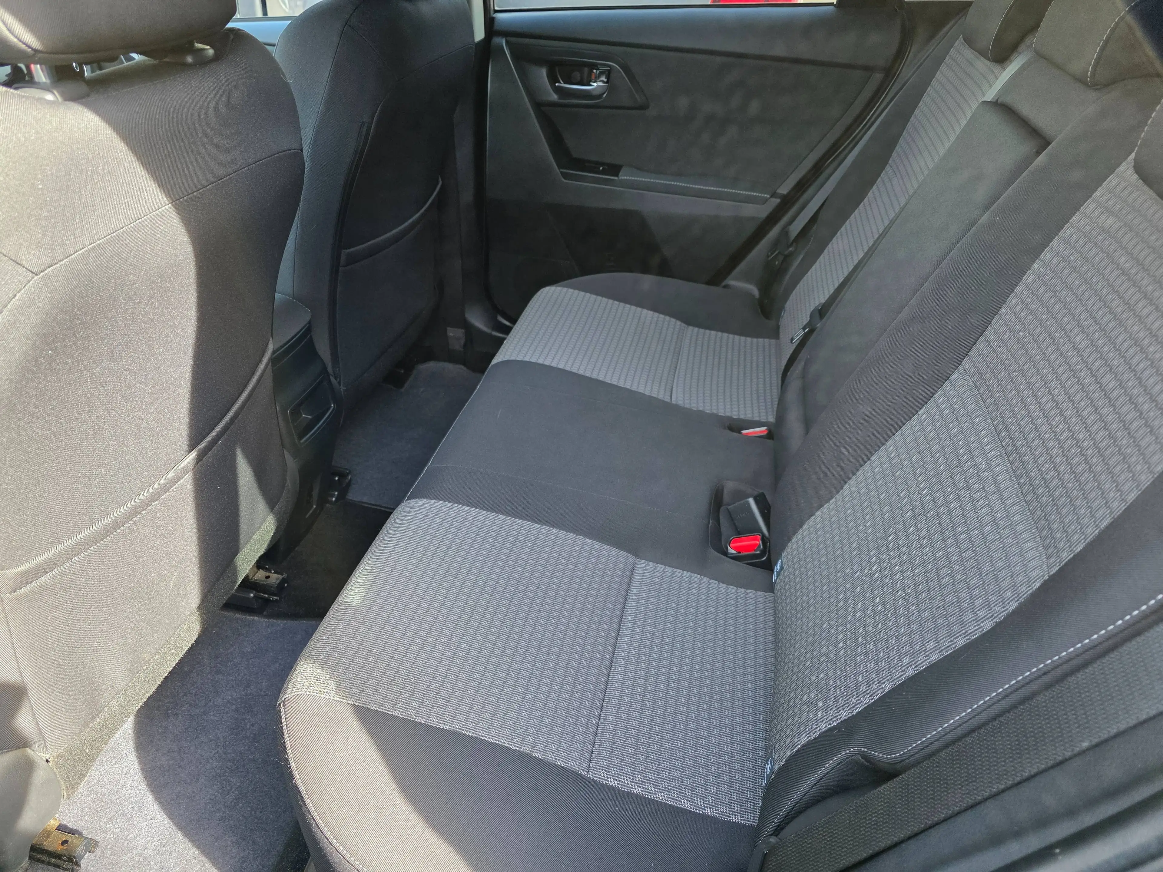 Toyota Auris Auris 1.2 Turbo "Edition-Sitzheizung-Alu-Heckkamera" — photo 5