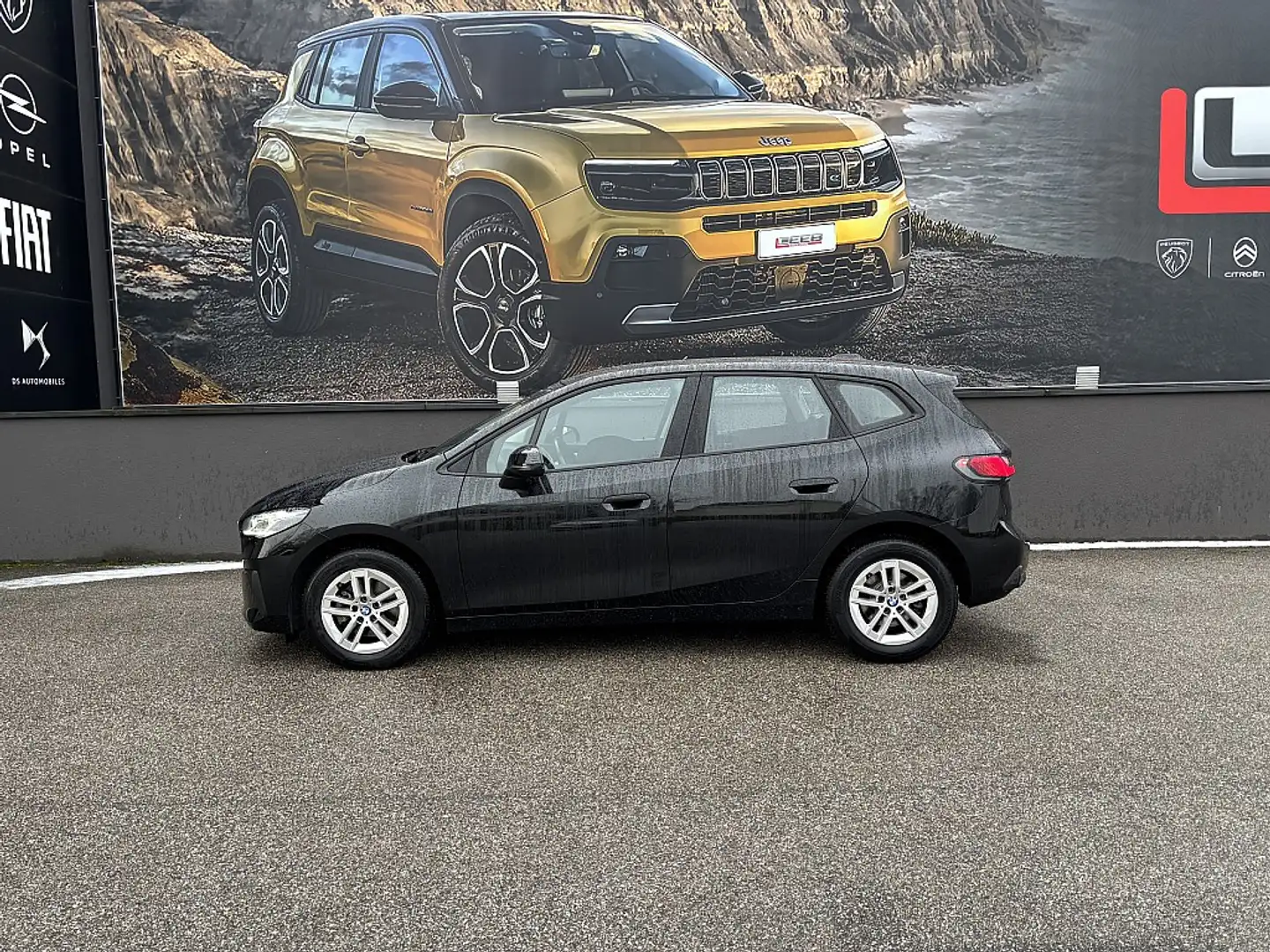 BMW 218 d Active Tourer Aut. Schwarz - 2