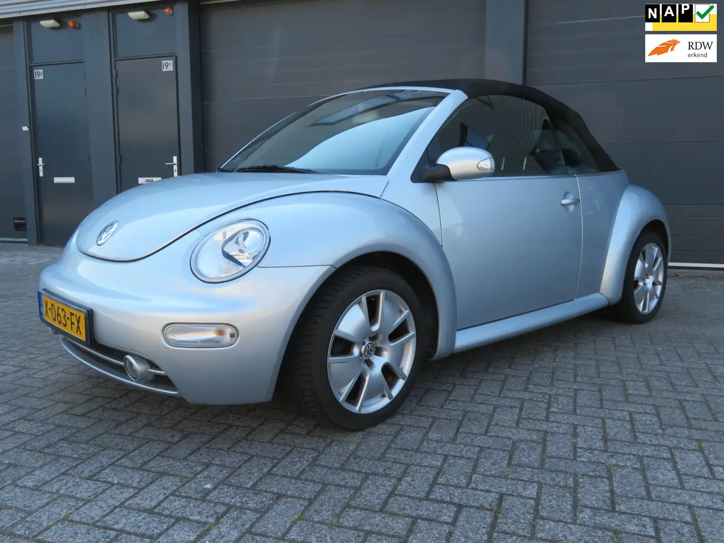 Volkswagen New Beetle Cabriolet 1.4 Turijn Comfort 136818 km nieuwe apk Gris - 1
