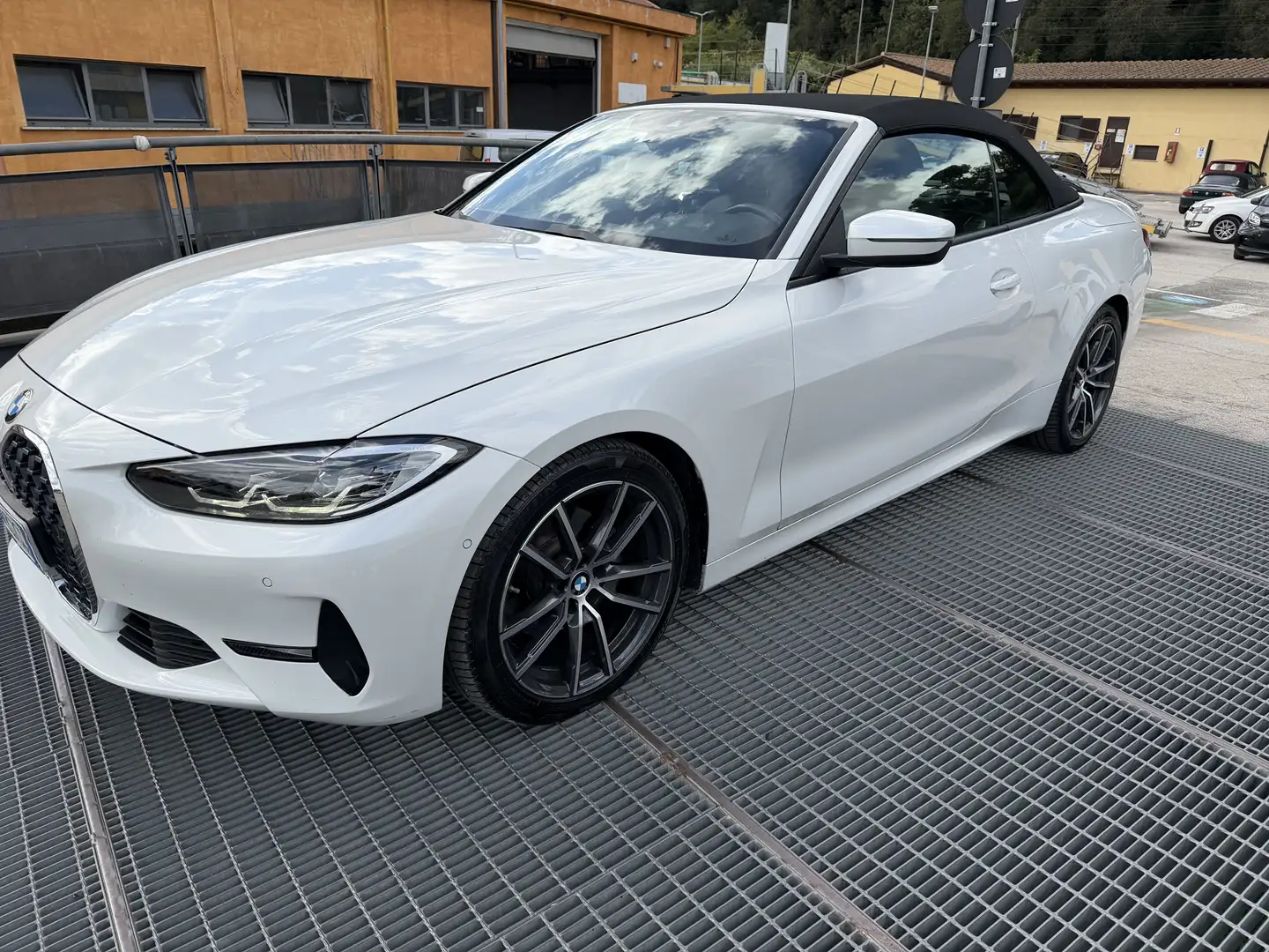 BMW 420 420d Cabrio mhev 48V Sport auto Weiß - 1