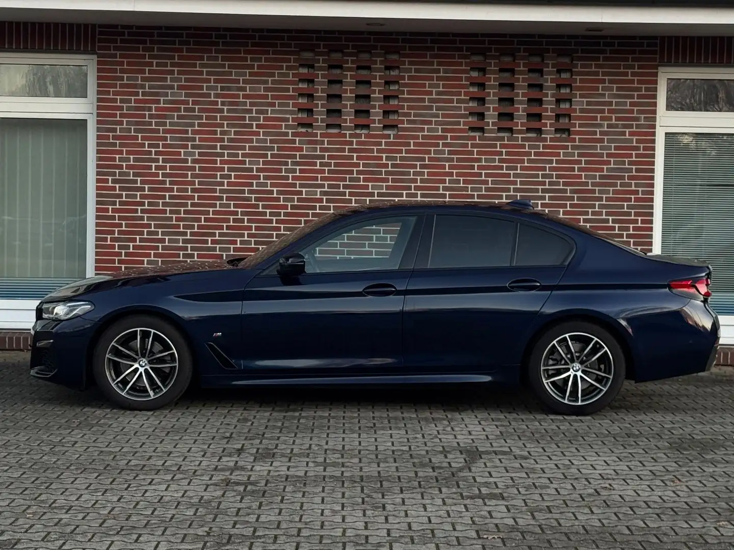 BMW 520 i*M SPORTPAKET*LEDER*LASER*GLASDACH*DAB* Blau - 2