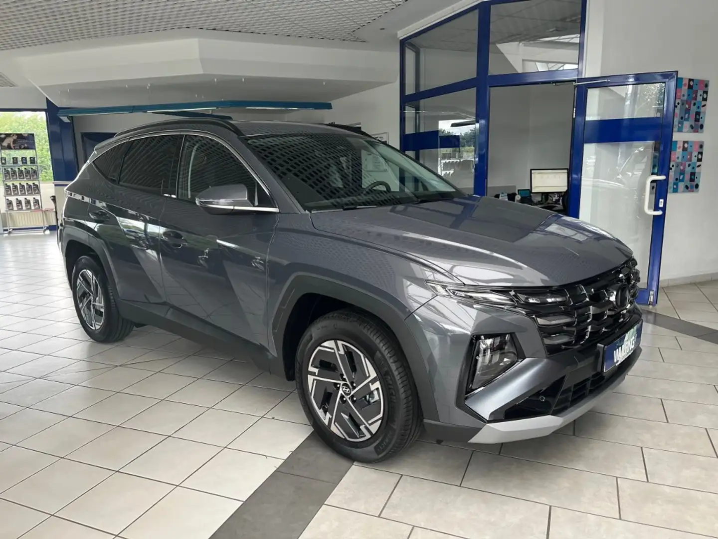 Hyundai TUCSON 1.6 T-GDI-DCT MHEV, Design,LED,Navi,RFK++ Grau - 2